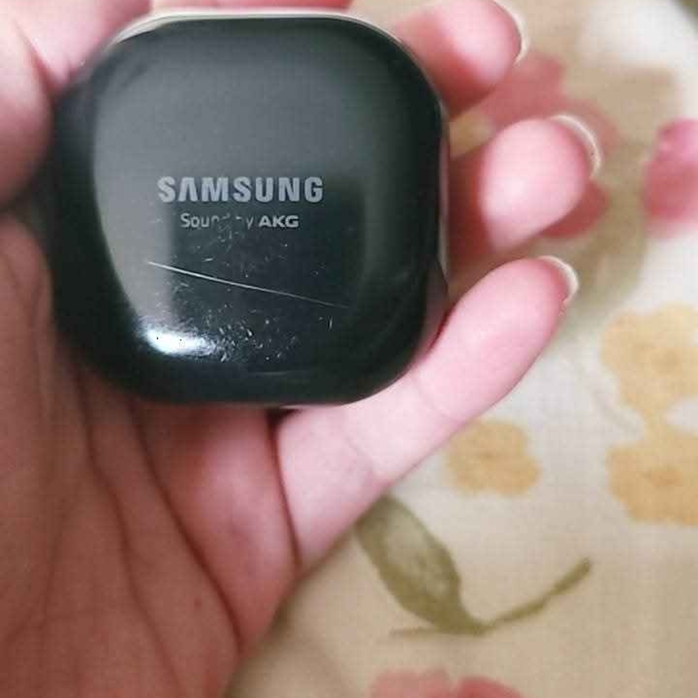 Samsung Black Earbuds